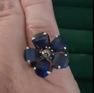 Flirty flower ring